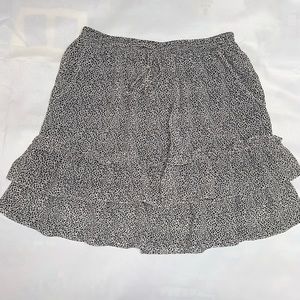Sienna Sky skirt medium‎ black and cream with pockets